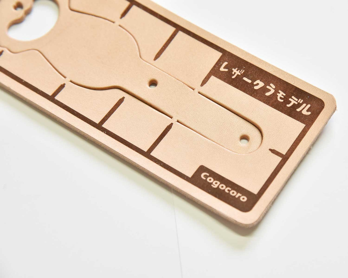 レザークラモデル|ネコ型レザーストラップ