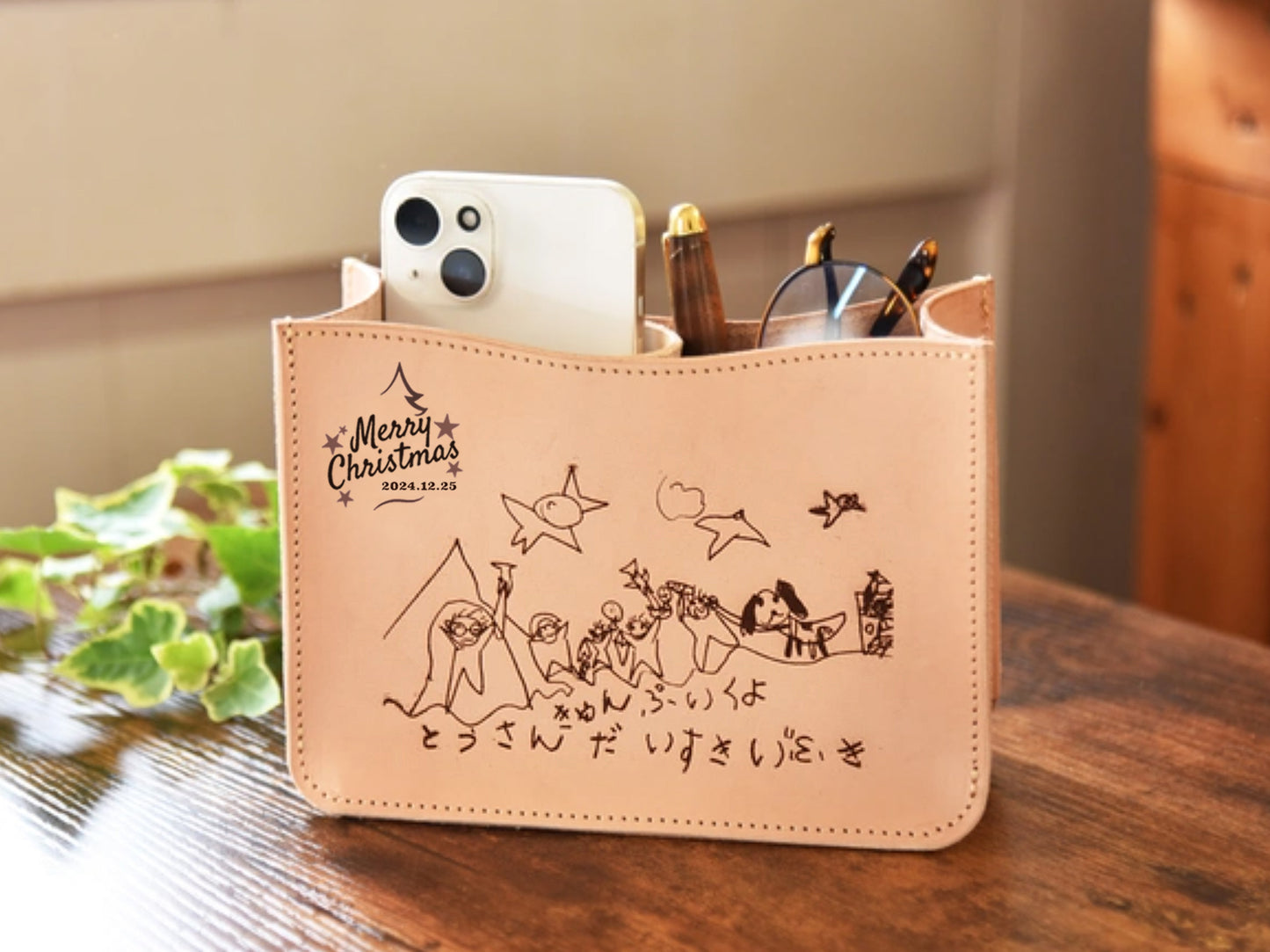【敬老の日 プレセント】イラストや写真をレザー彫刻 卓上スマホスタンド