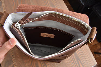 MUDITA HILL｜ リッチオイルレザー（岡喜近江牛レザー）で作った ショルダーバッグ　ダークウォルナット